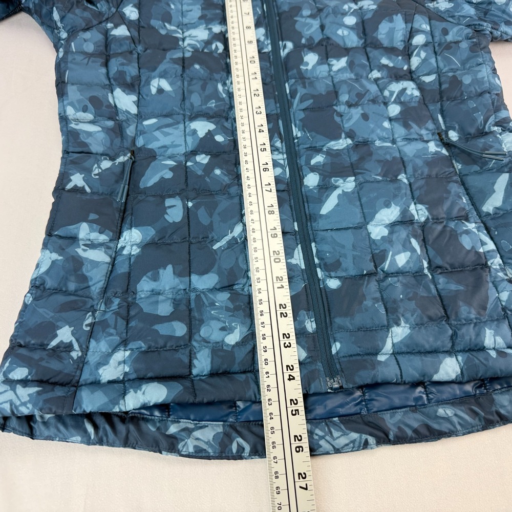 The North Face Womens Printed Themoball Eco Hooded Jacket Sz M Blue Camo Quilted - Picture 15 of 16